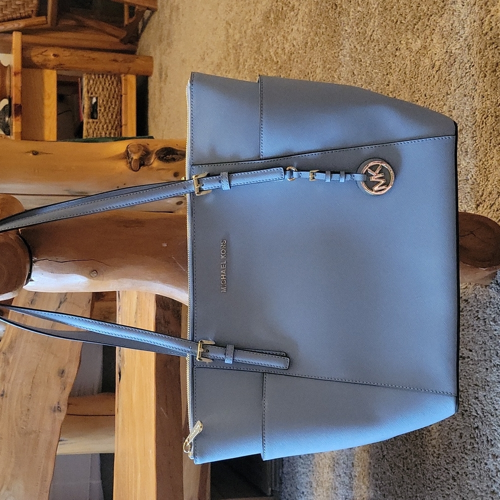 MICHAEL KORS JET SET EAST WEST SKY PALE BLUE ZIP TOP TOTE HANDBAG W/DUSTBAG NWOT